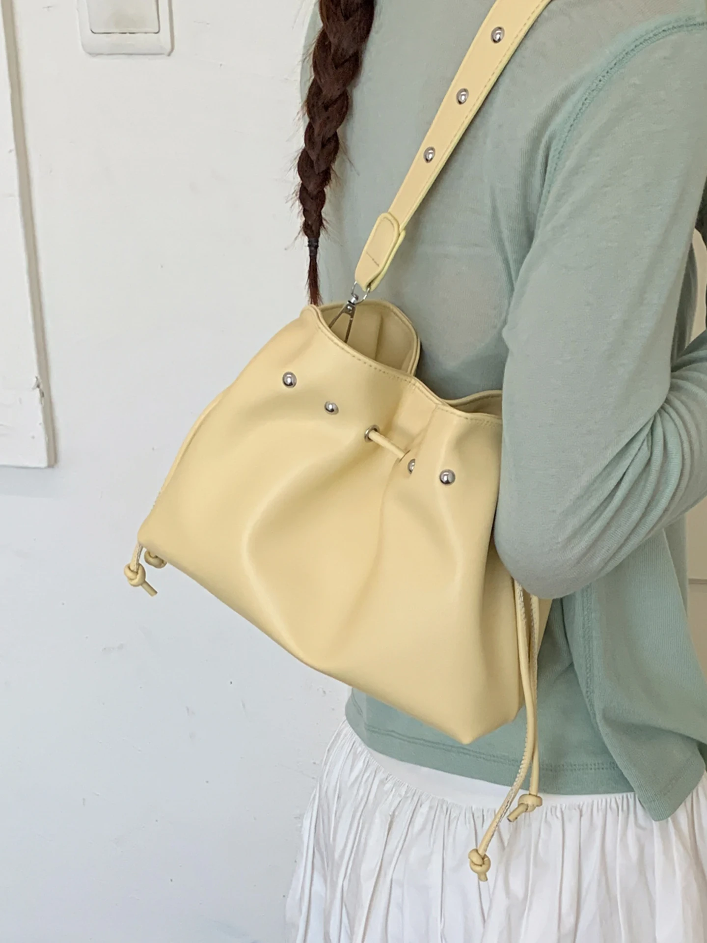 Fashionable Women's Shoulder Bag 2026 Spring New Style Casual Simple PU Leather Crossbody Bag for Work Small Handbag
Fashionable Women's Shoulder Bag 2026 Spring New Style Casual Simple PU Leather Crossbody Bag for Work Small Handbag