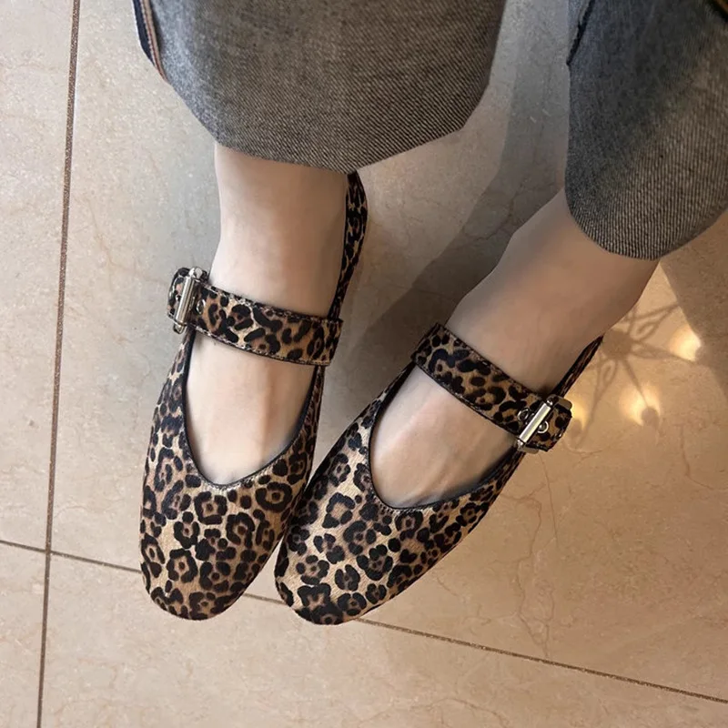 2025 Spring Leopard horse hair Mary Jane flats Round toe Belt buckle word-cingulate Single shoe Commuter shoes
2025 Spring Leopard horse hair Mary Jane flats Round toe Belt buckle word-cingulate Single shoe Commuter shoes
