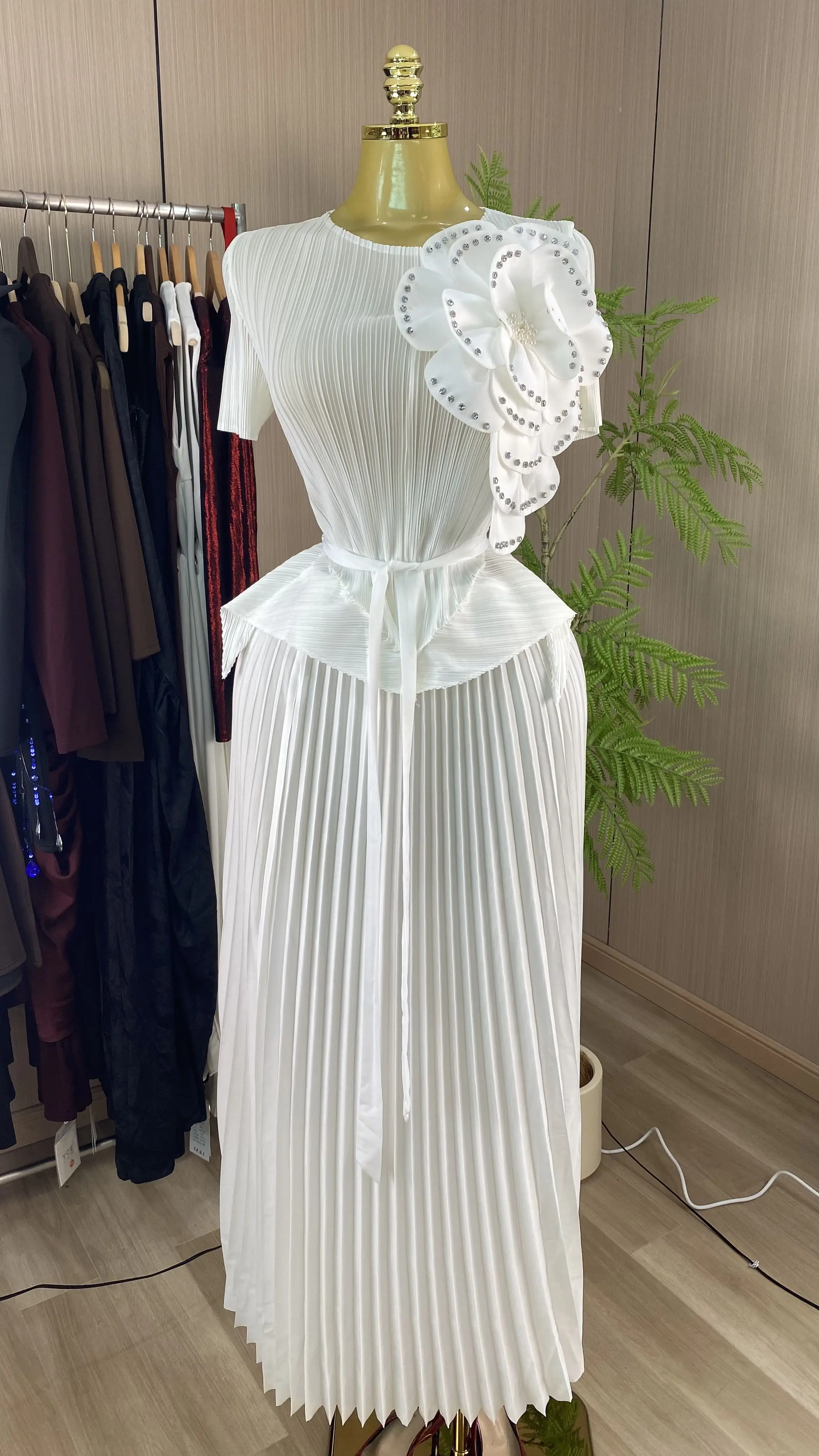 Elegant and stylish V-neck long-sleeved pleated plus-size solid color casual dress for women.-GZXX827
Elegant and stylish V-neck long-sleeved pleated plus-size solid color casual dress for women.-GZXX827