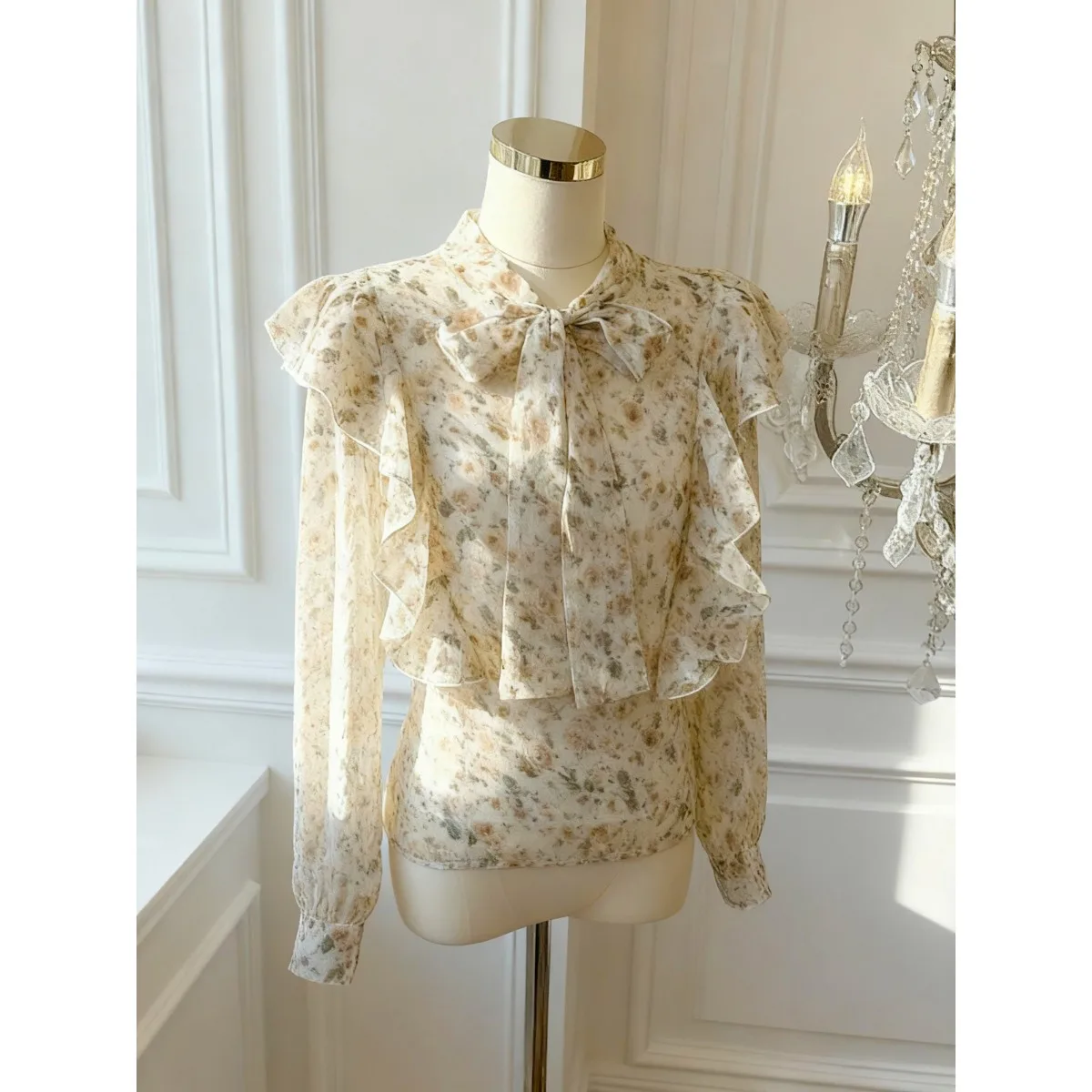 Женская блузка Ele Floral с длинным рукавом, новая весенняя модель, с воротником-стойкой, красивая, приятная для кожи, дышащая
Женская блузка Ele Floral с длинным рукавом, новая весенняя модель, с воротником-стойкой, красивая, приятная для кожи, дышащая