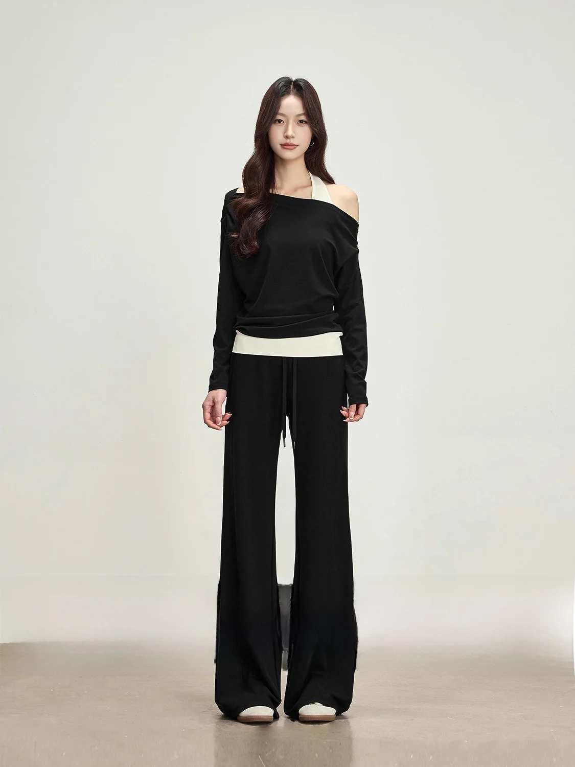 Rising Short Black Asymmetrical Shoulder Top And Casual Pants Set Women's Fashion Spring Bell Bottom Design Two Piece Suit
Rising Short Black Asymmetrical Shoulder Top And Casual Pants Set Women's Fashion Spring Bell Bottom Design Two Piece Suit