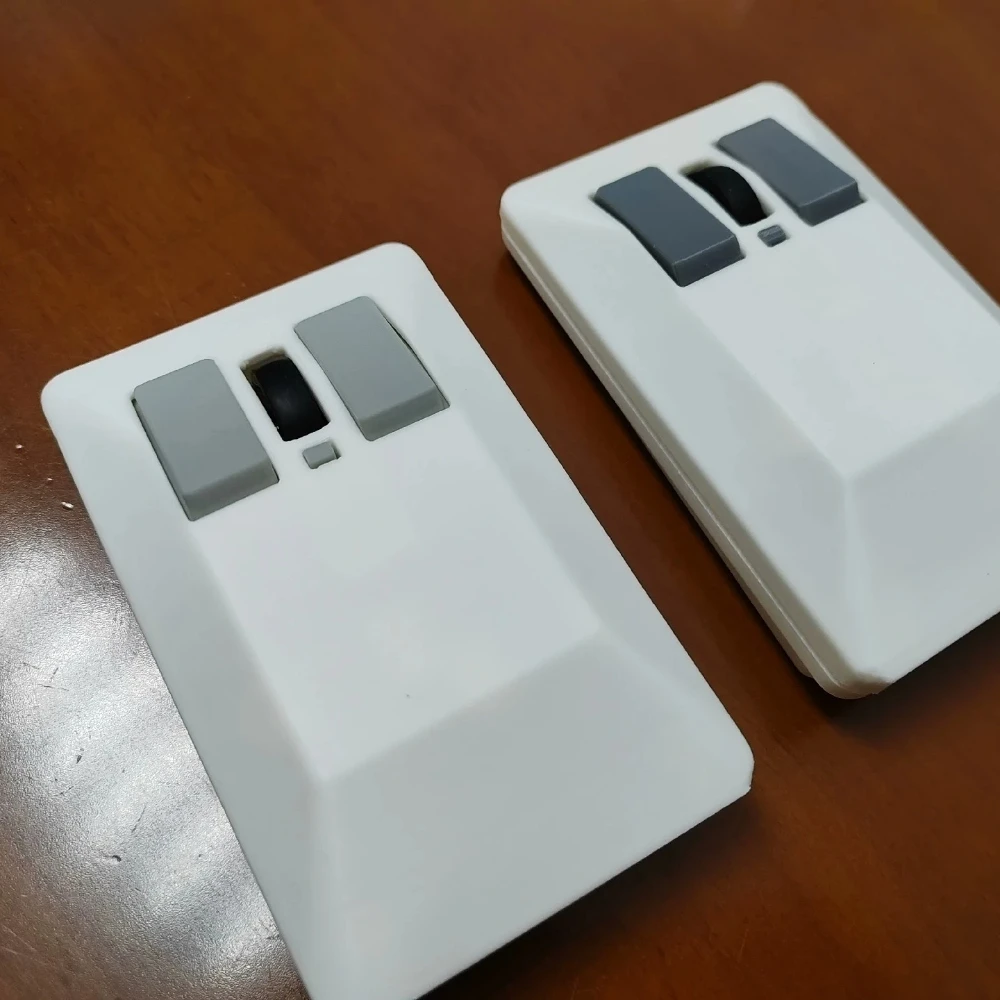 Retro Wireless Mouse Replica Commodore Amiga 1351 Tank Mouse 80s Style Replica Silent Clicks 3DPI Levels 2.4G 1AA Battery
Retro Wireless Mouse Replica Commodore Amiga 1351 Tank Mouse 80s Style Replica Silent Clicks 3DPI Levels 2.4G 1AA Battery