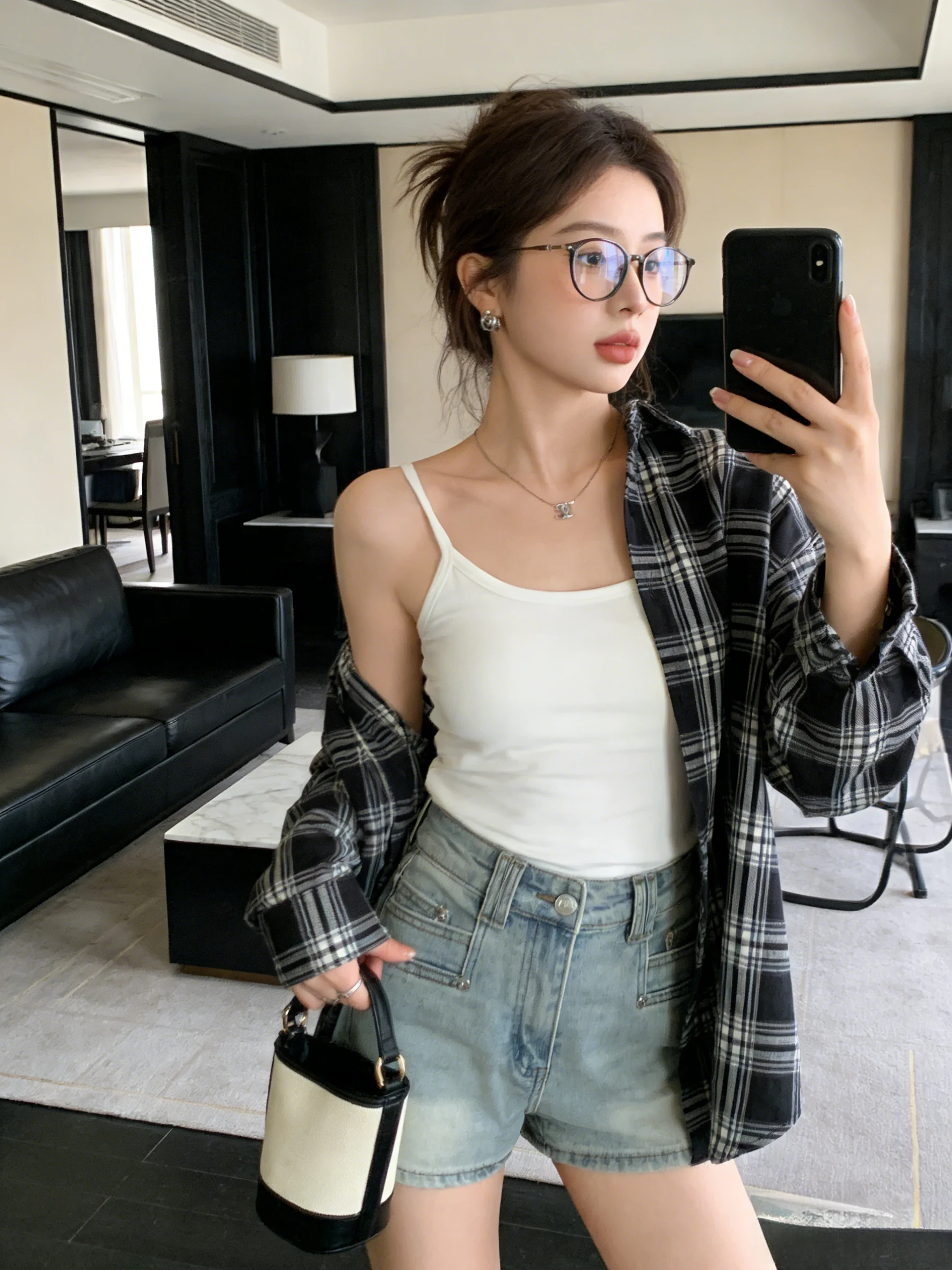 Light Blue Washed High Waist Wide Leg Jeans Shorts Women's Summer Design A-Line Slimming Versatile Hot Pants Korean Style
Light Blue Washed High Waist Wide Leg Jeans Shorts Women's Summer Design A-Line Slimming Versatile Hot Pants Korean Style