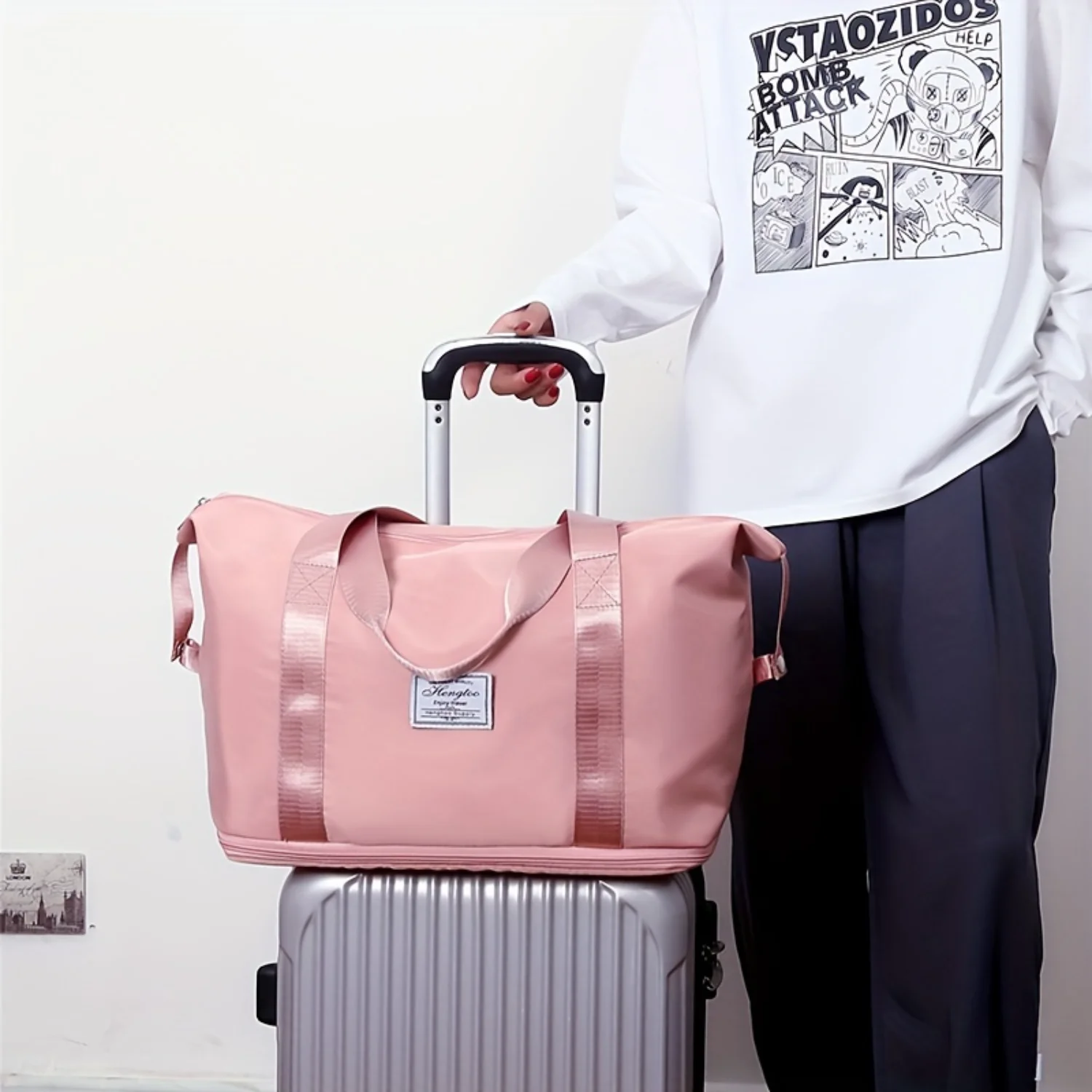 Easy folding travel bag, lightweight waterproof luggage bag, dry wet separation sports bag, portable mobile and storage bag
Easy folding travel bag, lightweight waterproof luggage bag, dry wet separation sports bag, portable mobile and storage bag