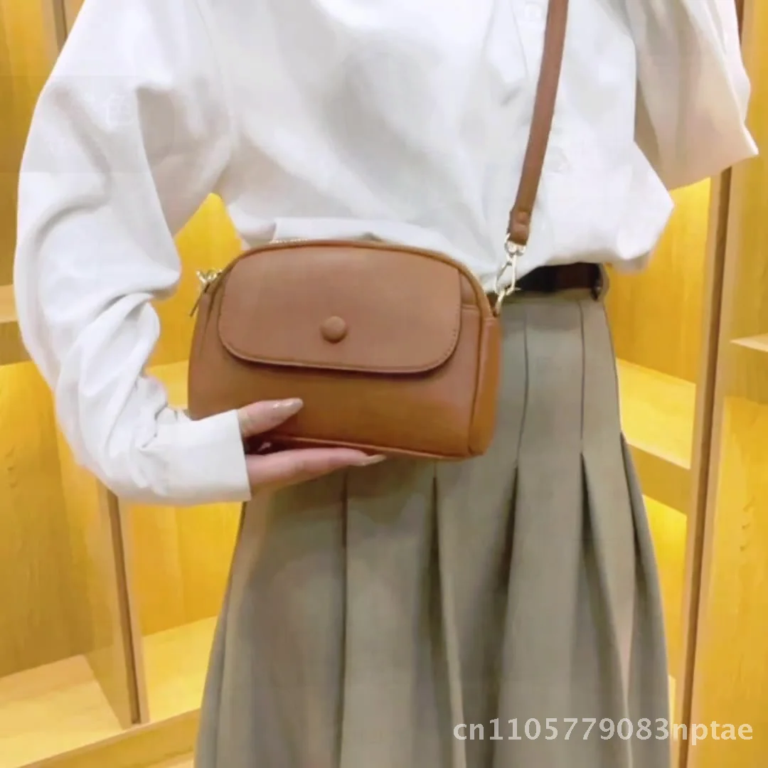 2025 New Women's Soft Fashionable Shoulder Crossbody Bag Urban Minimalist Style Lightweight Mobile Phone Case Small Square Bag
2025 New Women's Soft Fashionable Shoulder Crossbody Bag Urban Minimalist Style Lightweight Mobile Phone Case Small Square Bag