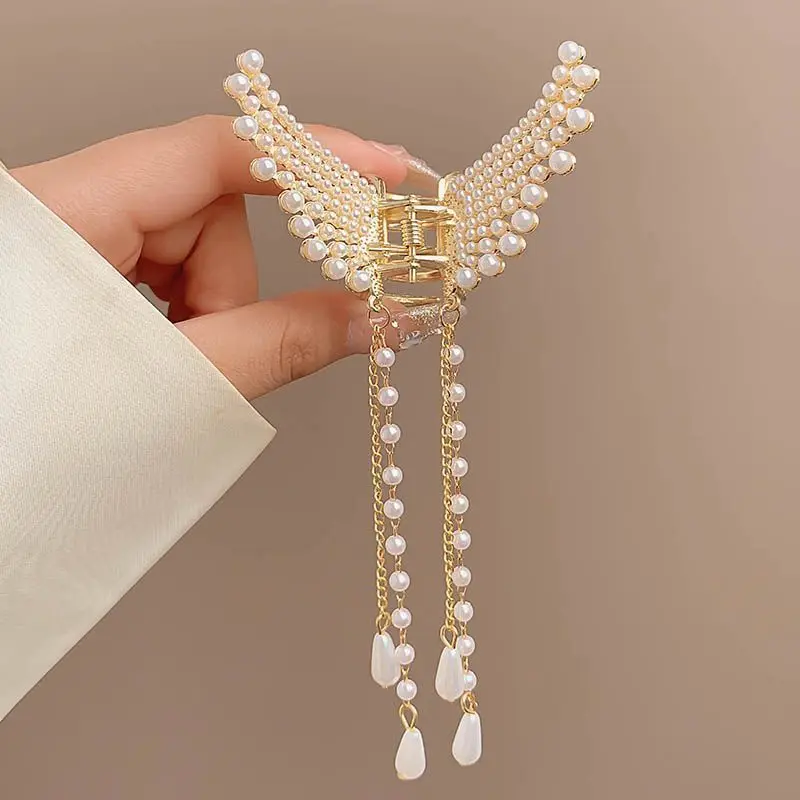 Sweet Butterfly Tassels Pearls Women Girls Hair Claw Female 2025 New Headwear Back of The Head Hair Accessories Shark Clip
Sweet Butterfly Tassels Pearls Women Girls Hair Claw Female 2025 New Headwear Back of The Head Hair Accessories Shark Clip