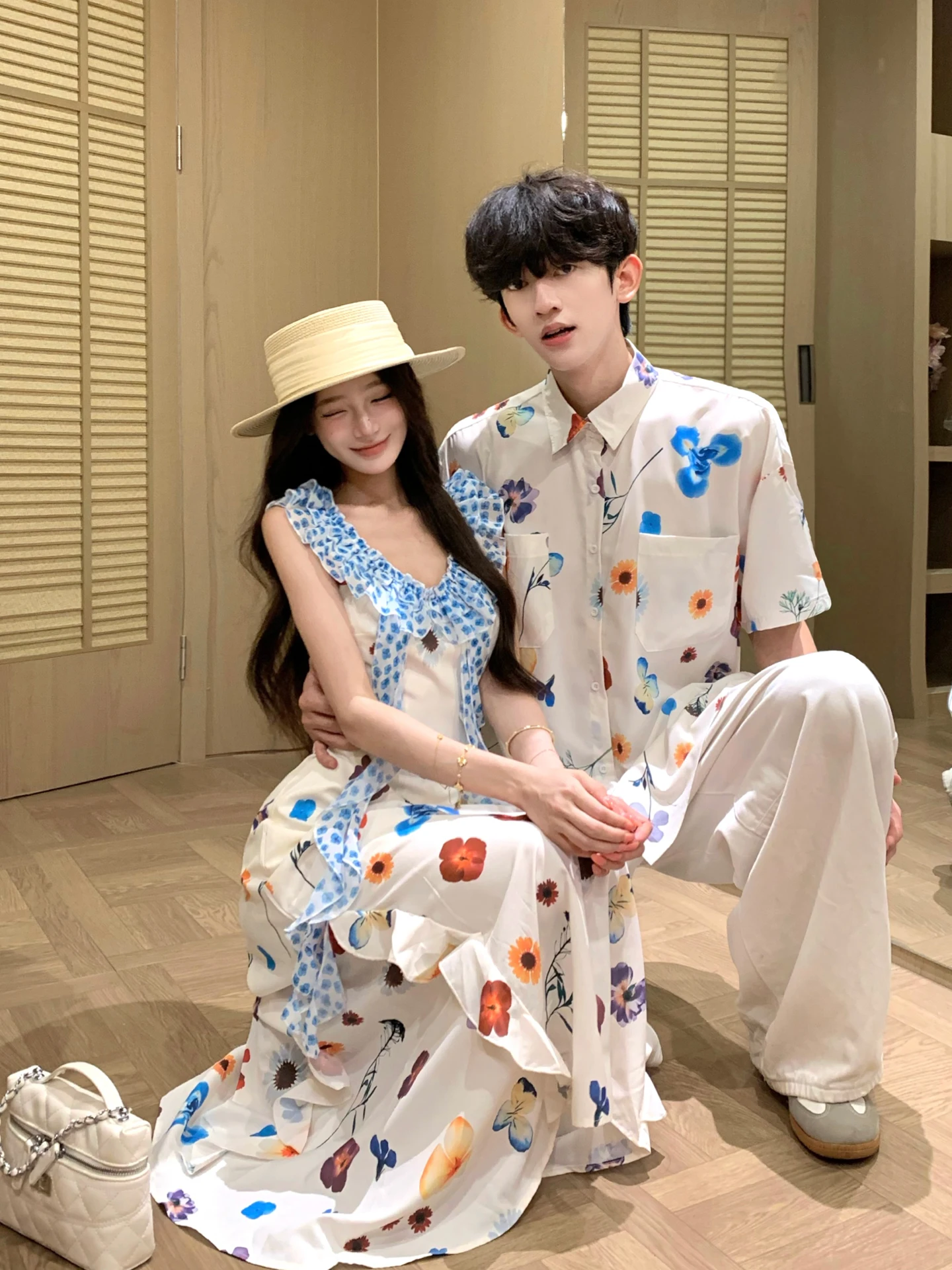 Couple's Summer Short Sleeve Shirt Men's Sweet Dopaamine Beach Vacation Long Dress Slimming Dress One Shirt One Skirt
Couple's Summer Short Sleeve Shirt Men's Sweet Dopaamine Beach Vacation Long Dress Slimming Dress One Shirt One Skirt