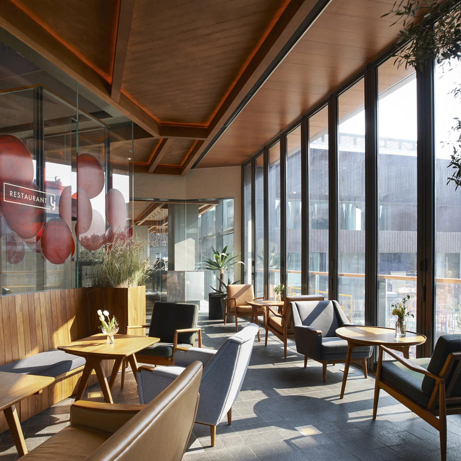 Industrial light luxury design full set of restaurant tables and chairs hotel project furniture
Industrial light luxury design full set of restaurant tables and chairs hotel project furniture