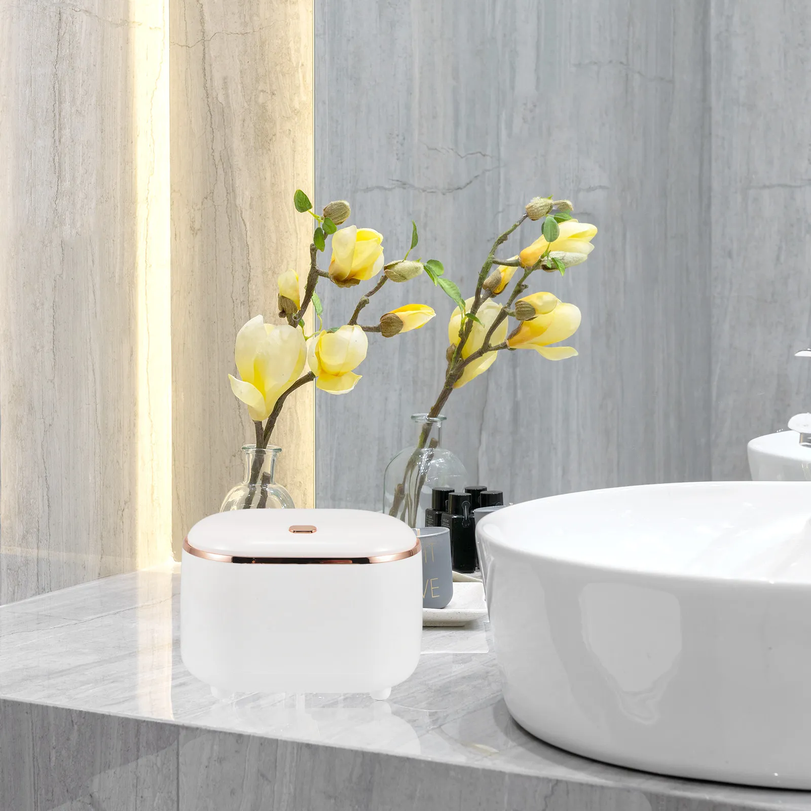 Овальное мусорное ведро с нажимной крышкой, пластиковое, белое, настольное, с крышкой, современный контейнер для мусора для офиса, спальни, ванной комнаты, мини-урна
Овальное мусорное ведро с нажимной крышкой, пластиковое, белое, настольное, с крышкой, современный контейнер для мусора для офиса, спальни, ванной комнаты, мини-урна