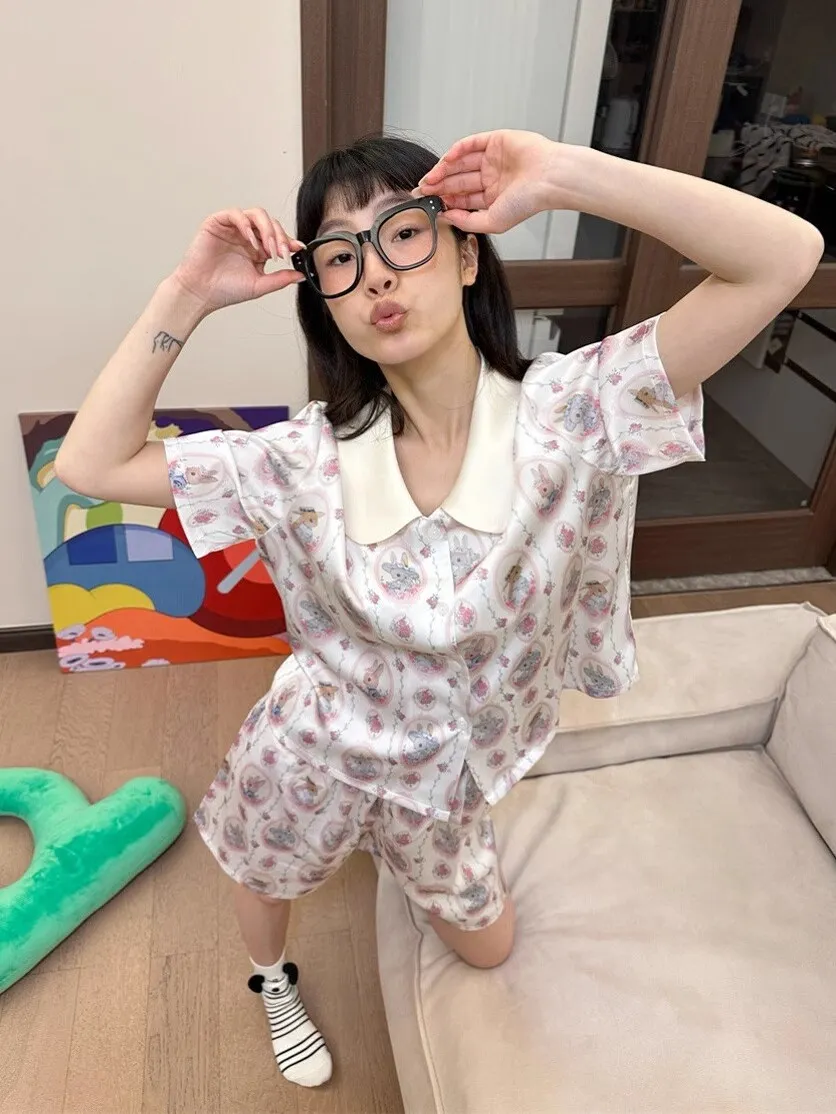 Silk Satin Ice Feeling Sleepwear Short Sleeve Home Clothes Set for Women Summer New Style Sweet Rabbit Print Short Pants
Silk Satin Ice Feeling Sleepwear Short Sleeve Home Clothes Set for Women Summer New Style Sweet Rabbit Print Short Pants