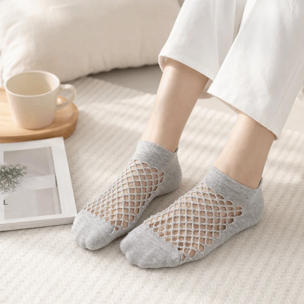 Comfortable Hollow Design Men's Socks Thin Sweat-Absorbing Ankle Socks Sports Solid Color Short Hole Sock All Seasons
Comfortable Hollow Design Men's Socks Thin Sweat-Absorbing Ankle Socks Sports Solid Color Short Hole Sock All Seasons