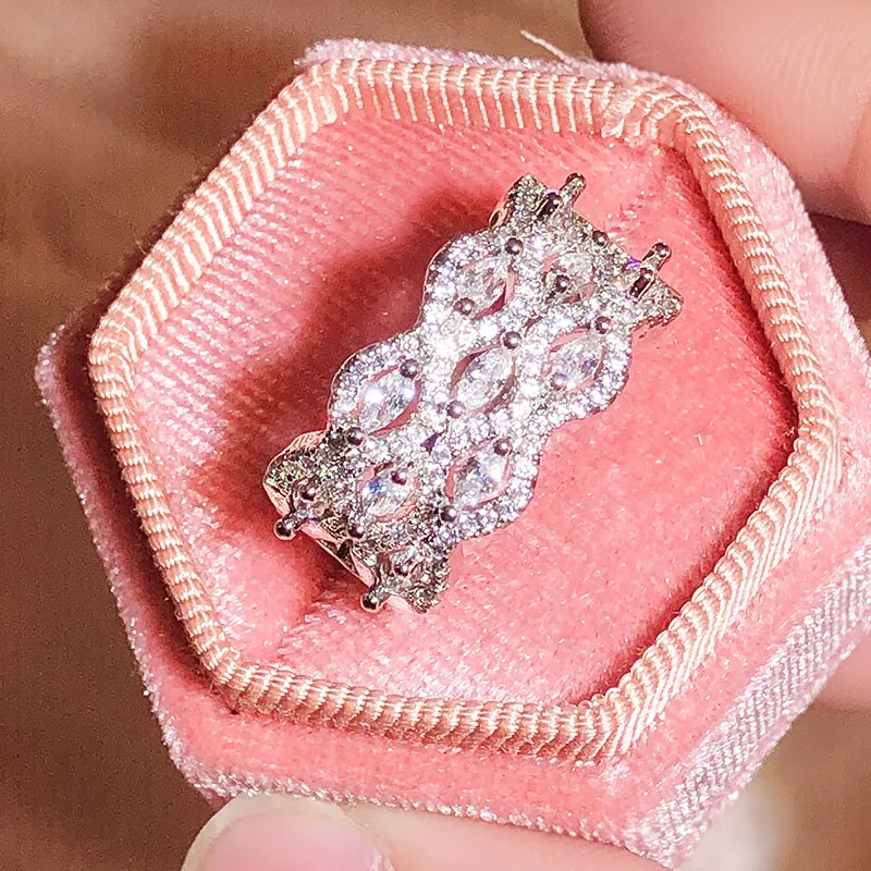 Luxury Sparkling Double-Layer Openwork Oval Diamond Couple Ring For Women Geometric Zircon Silver-Plated Valentine's Day Jewelry
Luxury Sparkling Double-Layer Openwork Oval Diamond Couple Ring For Women Geometric Zircon Silver-Plated Valentine's Day Jewelry