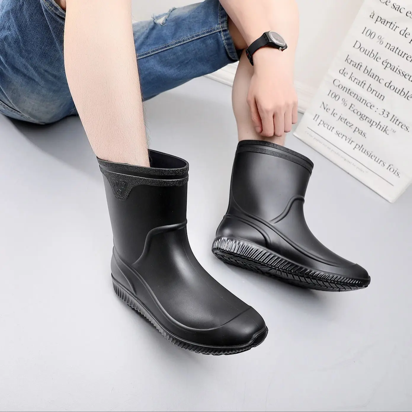 Fashionable, anti-slip and waterproof rain shoes, men's mid-calf rain boots, plastic water shoes, water boots suitable
Fashionable, anti-slip and waterproof rain shoes, men's mid-calf rain boots, plastic water shoes, water boots suitable