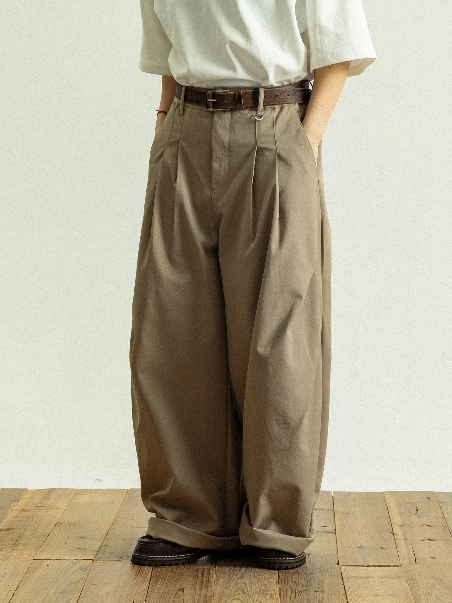 GoodNorth Vintage Pleated Loose Casual Wide Leg Pants Unisex High Waist Zipper Polyester Fiber Folded Hem Straight Long Trousers
GoodNorth Vintage Pleated Loose Casual Wide Leg Pants Unisex High Waist Zipper Polyester Fiber Folded Hem Straight Long Trousers