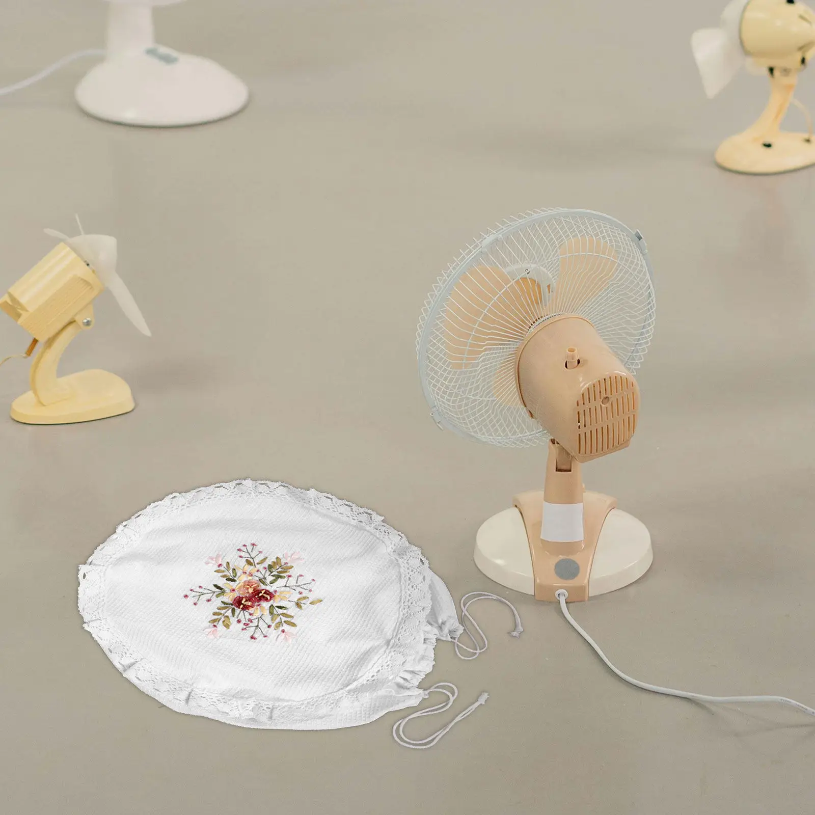 Lace Floral Round Fan Cover for Floor Standing Table Fans Full Protection Embroidered Decorative Washable Safety Guard Home Use
Lace Floral Round Fan Cover for Floor Standing Table Fans Full Protection Embroidered Decorative Washable Safety Guard Home Use