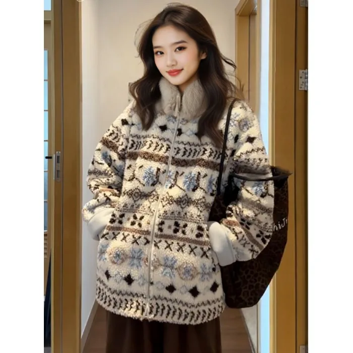 Утепленная хлопковая куртка с воротником из овечьей шерсти, большие размеры, высококачественная женская модель, новинка весна-осень, гарантированное тепло, модная и комфортная.
Утепленная хлопковая куртка с воротником из овечьей шерсти, большие размеры, высококачественная женская модель, новинка весна-осень, гарантированное тепло, модная и комфортная.