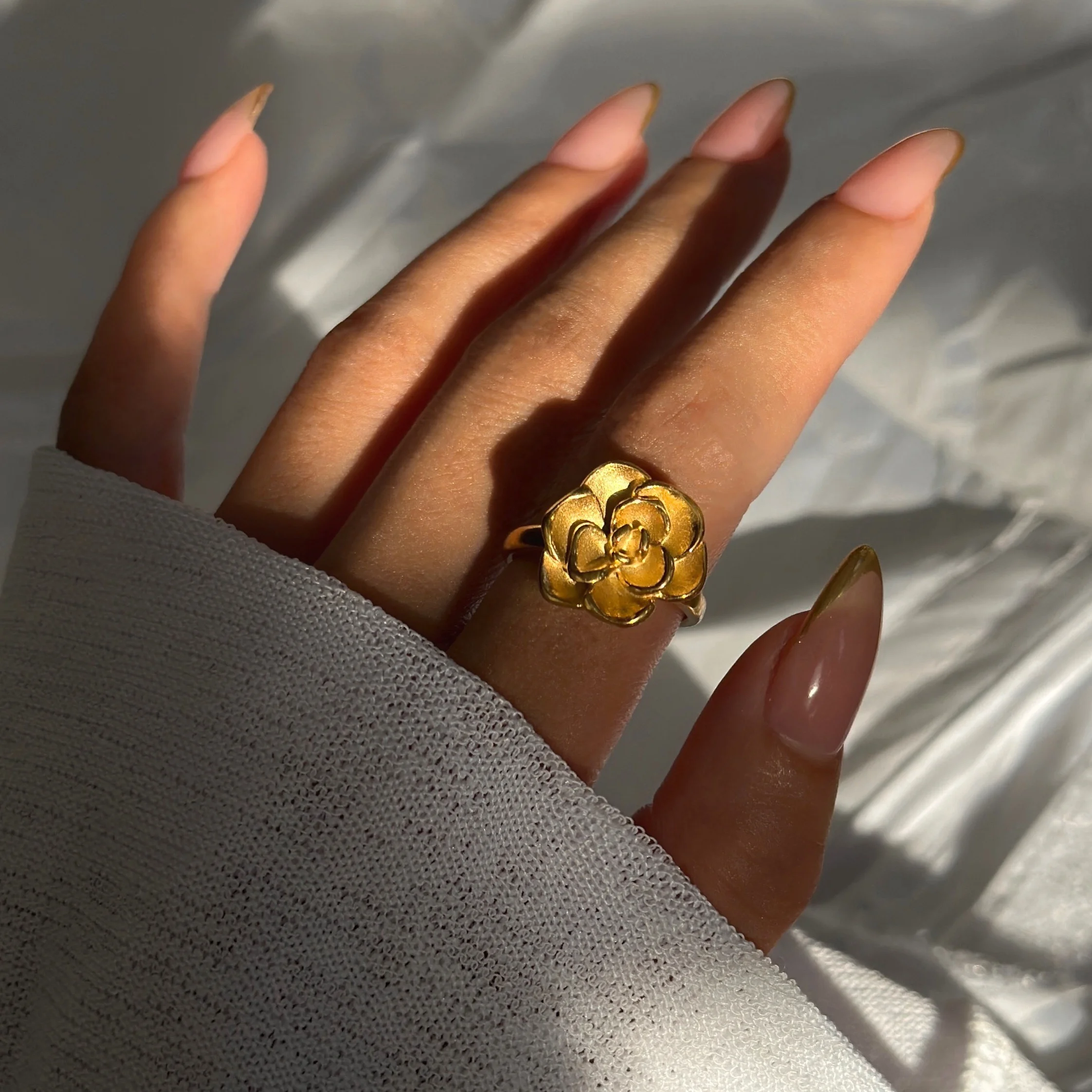 DASEIN Summer New Camellia Flower Rose Open Ring Ins Trendy 18k Pvd Gold Plated Stainless Steel Polished Lady Elegant Jewelry
DASEIN Summer New Camellia Flower Rose Open Ring Ins Trendy 18k Pvd Gold Plated Stainless Steel Polished Lady Elegant Jewelry