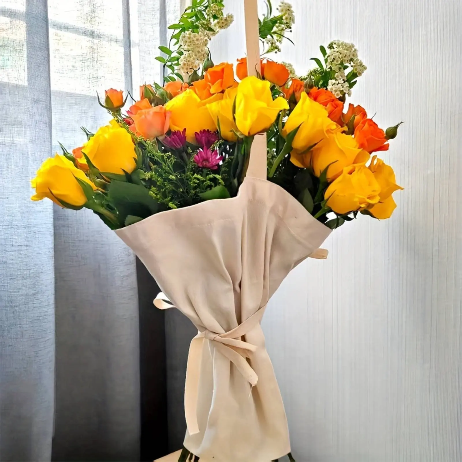 Flower Gift Bag Minimalist Design Canvas Floral Arrangement Carrier Flower Tote Bag Hands-Unrestricted Reusable Floral
Flower Gift Bag Minimalist Design Canvas Floral Arrangement Carrier Flower Tote Bag Hands-Unrestricted Reusable Floral
