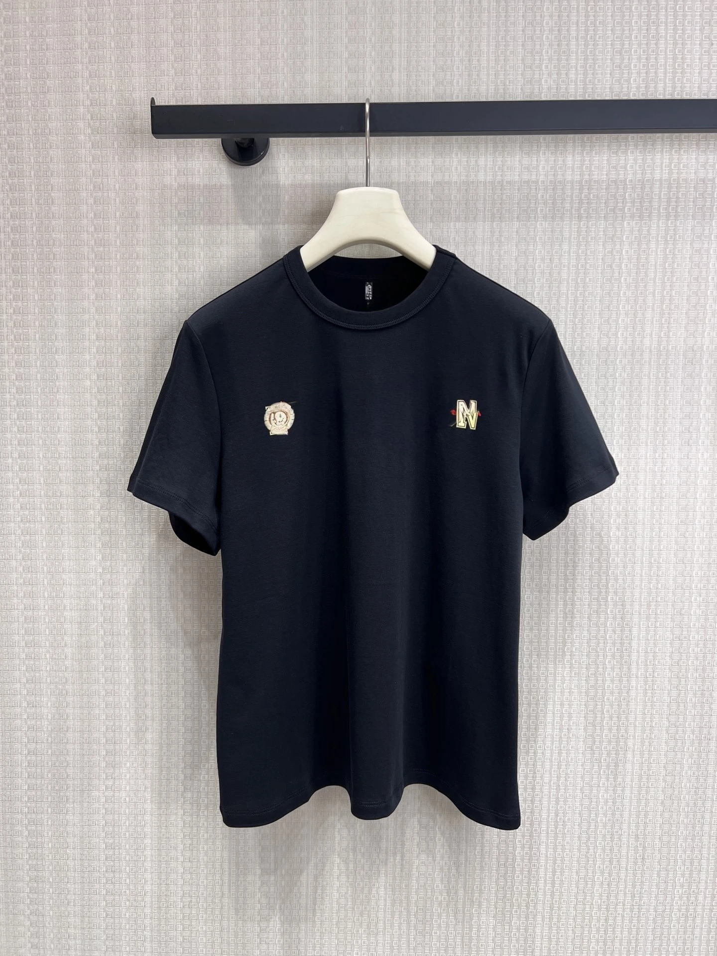 High Quality round Neck Short Sleeve T-Shirt Embroidered Letter Design Fashionable Versatile Slimming Simple Style Cotton Blend
High Quality round Neck Short Sleeve T-Shirt Embroidered Letter Design Fashionable Versatile Slimming Simple Style Cotton Blend