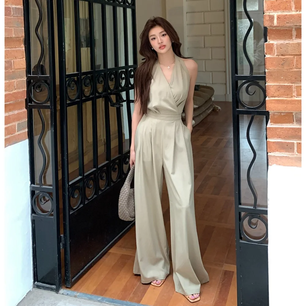 2025 spring and summer new V-neck halter neck sleeveless temperament jumpsuit for women straps waist loose wide-leg pants
2025 spring and summer new V-neck halter neck sleeveless temperament jumpsuit for women straps waist loose wide-leg pants