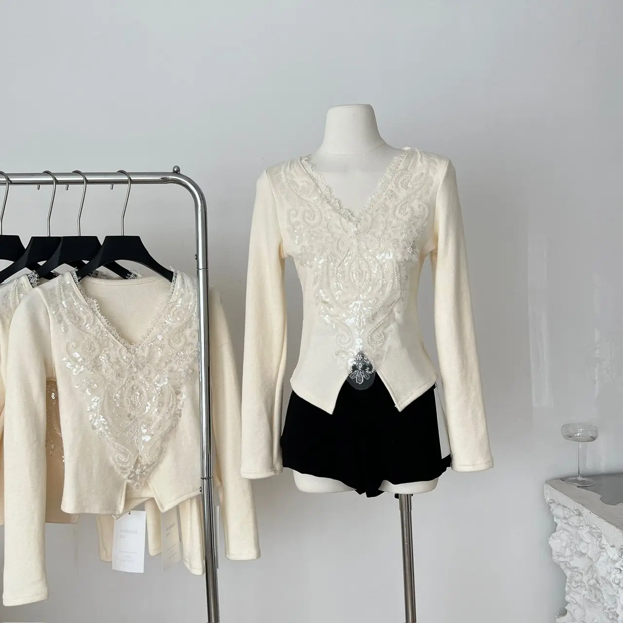 Женский осенне-зимний элегантный лоскутный свитер с блестками и длинными рукавами, тонкий женский однотонный кружевной пуловер с v-образным вырезом, джемпер
Женский осенне-зимний элегантный лоскутный свитер с блестками и длинными рукавами, тонкий женский однотонный кружевной пуловер с v-образным вырезом, джемпер