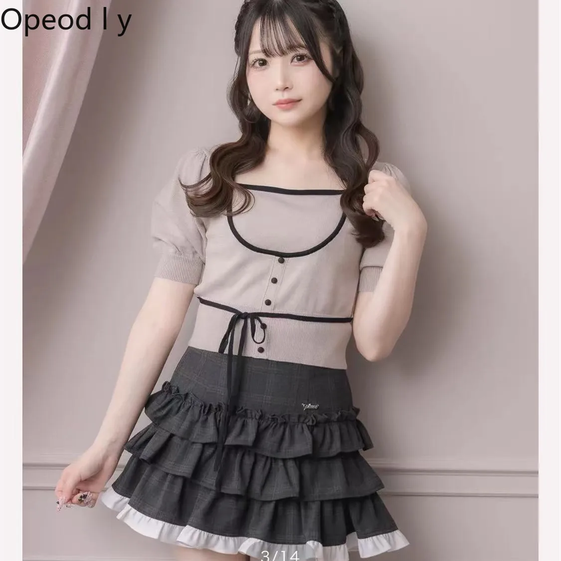 Japanese Original Sweet Doll Feeling Lolita Fake Two-piece Knitted T-shirt U-neck Retro Fashion Slim Short-sleeved Top
Japanese Original Sweet Doll Feeling Lolita Fake Two-piece Knitted T-shirt U-neck Retro Fashion Slim Short-sleeved Top