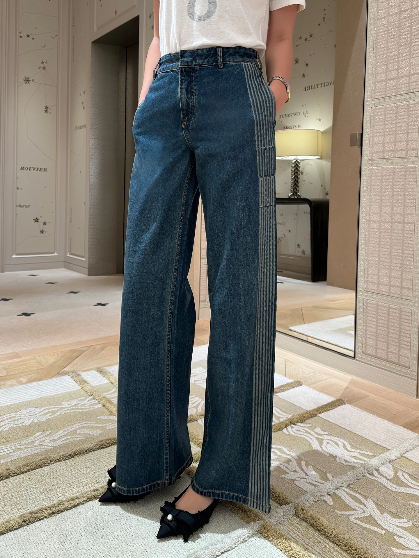 Синие джинсы с высокой талией и широкими штанинами прямого кроя, женские повседневные летние новые джинсы с боковыми полосками, универсальные удобные джинсовые брюки
Синие джинсы с высокой талией и широкими штанинами прямого кроя, женские повседневные летние новые джинсы с боковыми полосками, универсальные удобные джинсовые брюки