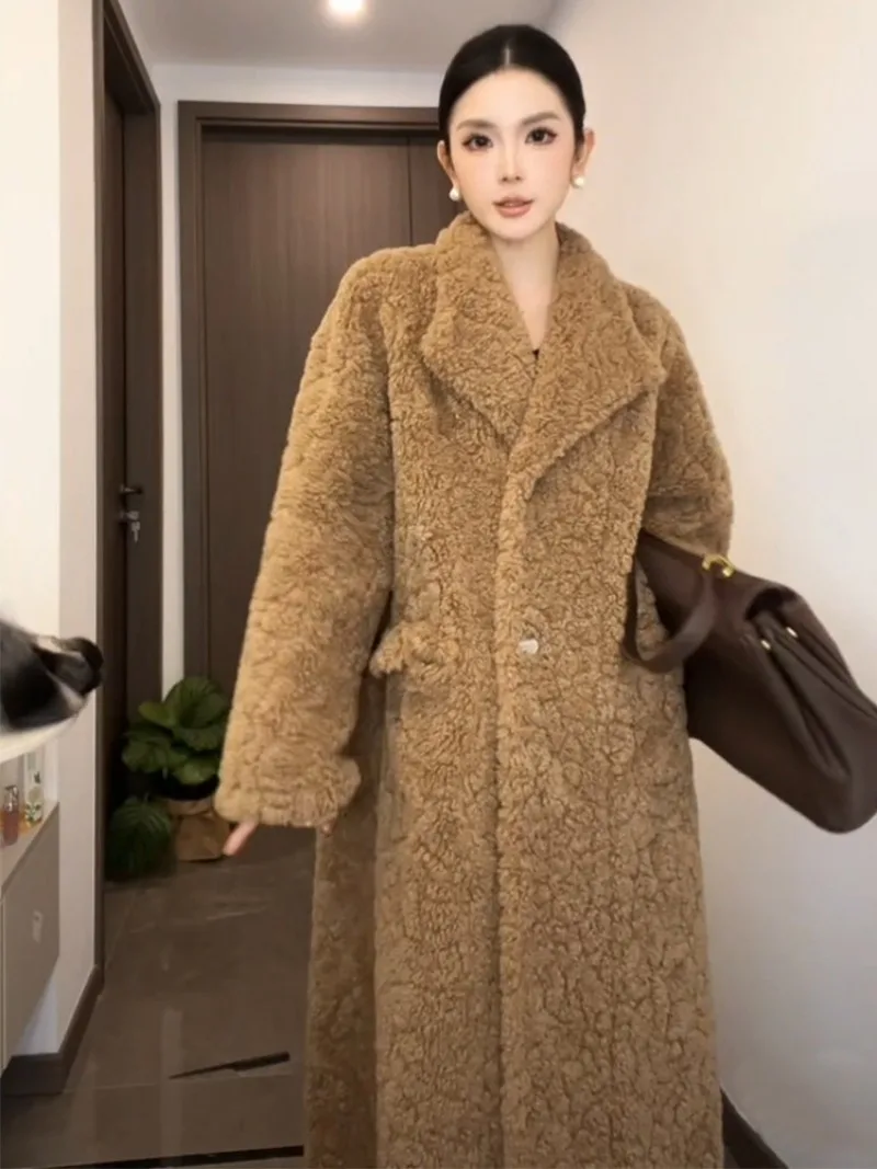 Winter Long Suit Collar Lamb Wool Coat Women's Thickened Fur Integrated Environmentally Friendly Fur Coat
Winter Long Suit Collar Lamb Wool Coat Women's Thickened Fur Integrated Environmentally Friendly Fur Coat