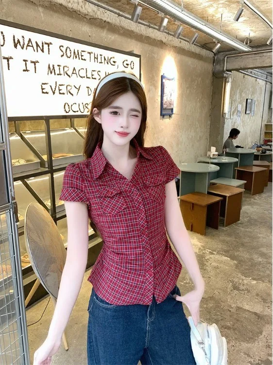 plus Size Casual Red Plaid Short Sleeve Shirt Slimming Waist Cut Summer Hot Girl Belly Covering Meat Conceal Thin Top
plus Size Casual Red Plaid Short Sleeve Shirt Slimming Waist Cut Summer Hot Girl Belly Covering Meat Conceal Thin Top