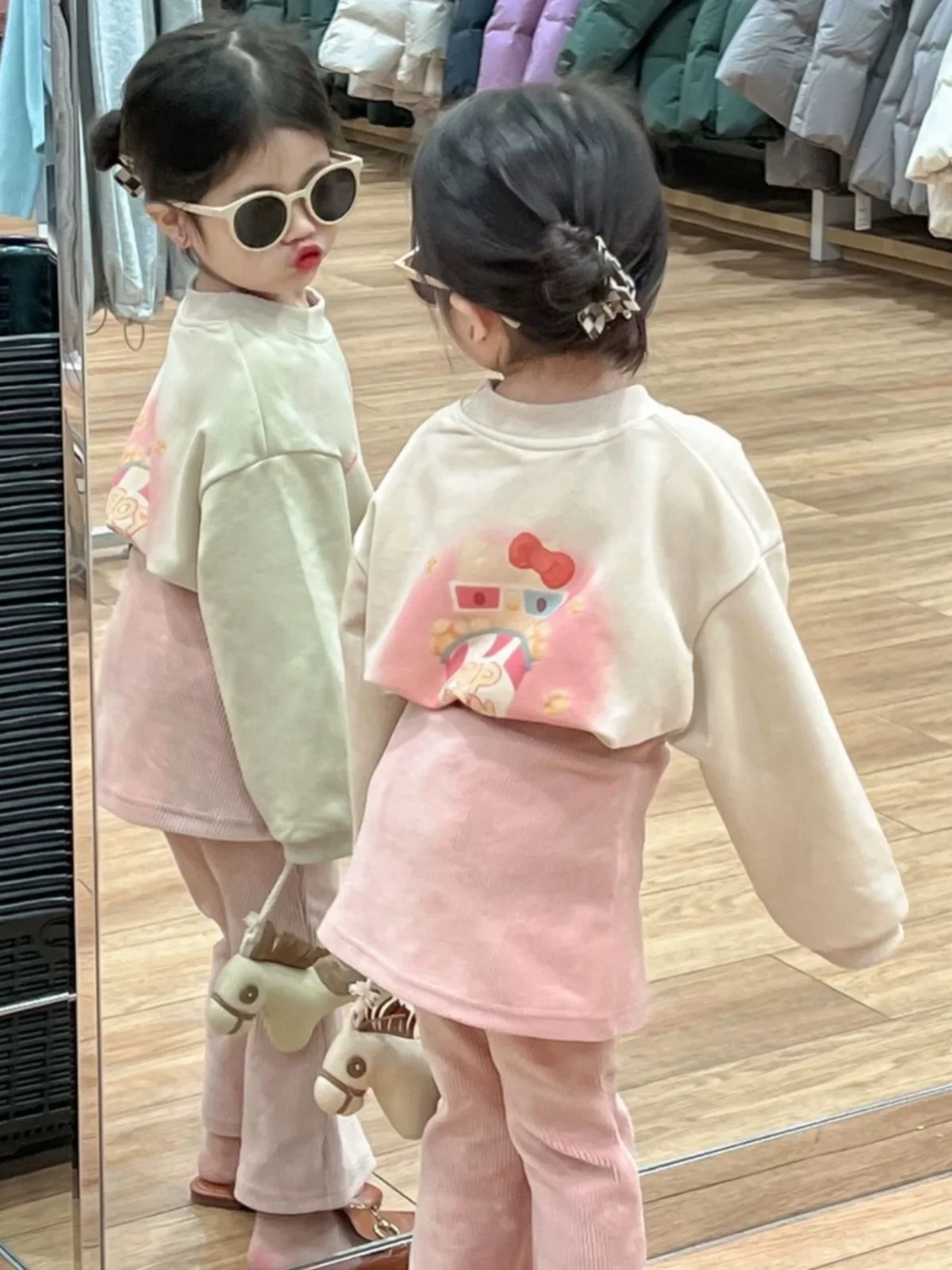 Весна 2024, детский розовый свитшот, юбка, брюки, комплект, корейский круглый хлопковый костюм Ne Long Sve для маленьких девочек
Весна 2024, детский розовый свитшот, юбка, брюки, комплект, корейский круглый хлопковый костюм Ne Long Sve для маленьких девочек