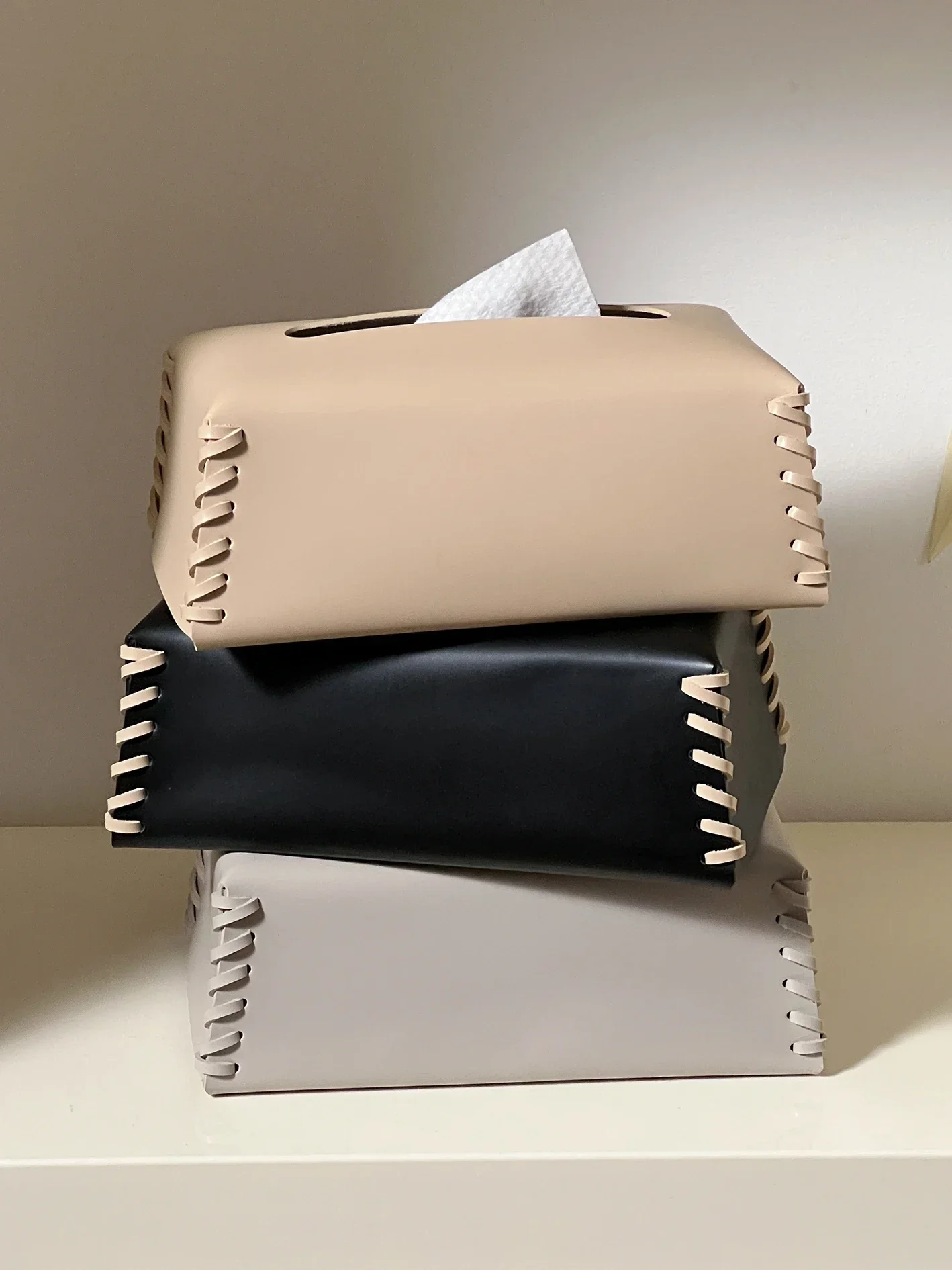 Luxury Woven Tissue Box, PU Leather Napkin Case, Pure Color Tissue Paper Holder, Desktop, Home Decoration, Creative Paper Towel
Luxury Woven Tissue Box, PU Leather Napkin Case, Pure Color Tissue Paper Holder, Desktop, Home Decoration, Creative Paper Towel