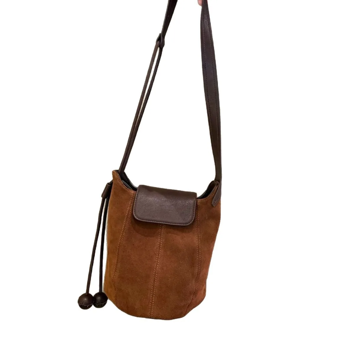 Матовая кожаная сумка-ведро, женская высококачественная нишевая сумка-ведро, сумка для пельменей, замшевая сумка через плечо, маленькая сумка-тоут
Матовая кожаная сумка-ведро, женская высококачественная нишевая сумка-ведро, сумка для пельменей, замшевая сумка через плечо, маленькая сумка-тоут