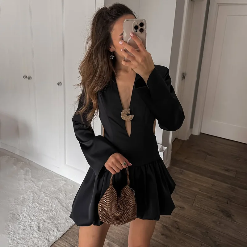 Ticketsx V-Neck Hollow Out Mini Dress Elegant Women Backless Button High Waist Ruched Slim Dress Solid Party Dress Luxury 2025
Ticketsx V-Neck Hollow Out Mini Dress Elegant Women Backless Button High Waist Ruched Slim Dress Solid Party Dress Luxury 2025