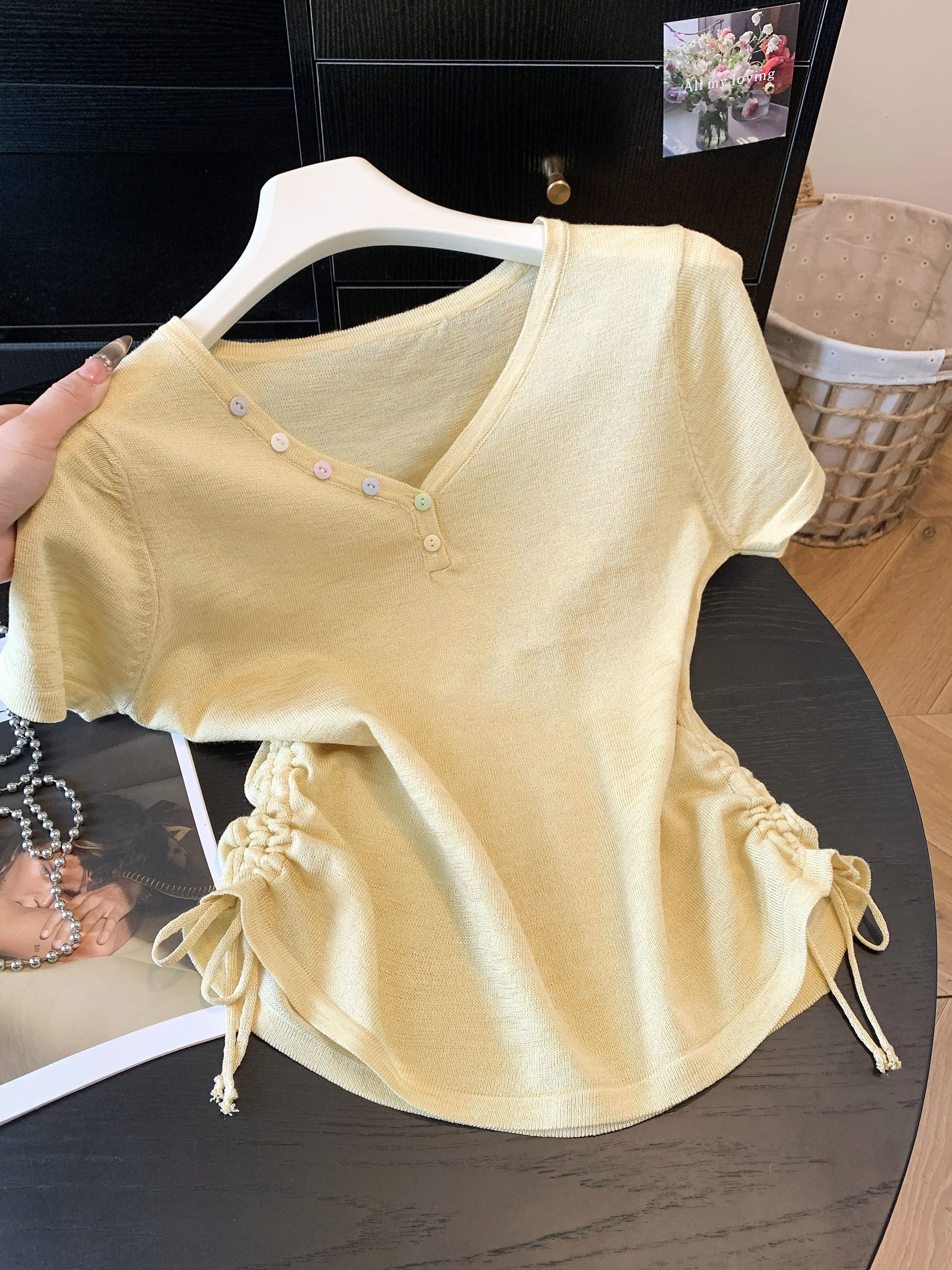Slim Fit V-Neck Knitted Short Sleeve T-Shirt Women's Summer 2026 New Style Drawstring Waist Design Breathable Comfortable
Slim Fit V-Neck Knitted Short Sleeve T-Shirt Women's Summer 2026 New Style Drawstring Waist Design Breathable Comfortable