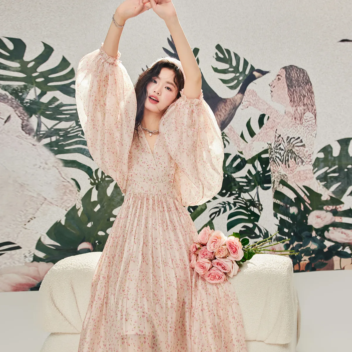 Spring and Summer New Style Flowery Midi Dress for Women - French Sweet and Gentle Style with Bubble Sleeves
Spring and Summer New Style Flowery Midi Dress for Women - French Sweet and Gentle Style with Bubble Sleeves