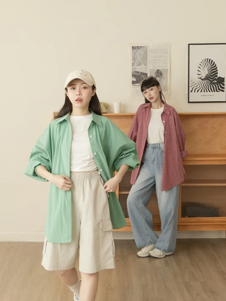 Новая женская рубашка Queenop осенне-зимнего сезона с длинным рукавом, широким кроем и полосками, удобная, дышащая, из смесового хлопка и полиэстера.
Новая женская рубашка Queenop осенне-зимнего сезона с длинным рукавом, широким кроем и полосками, удобная, дышащая, из смесового хлопка и полиэстера.