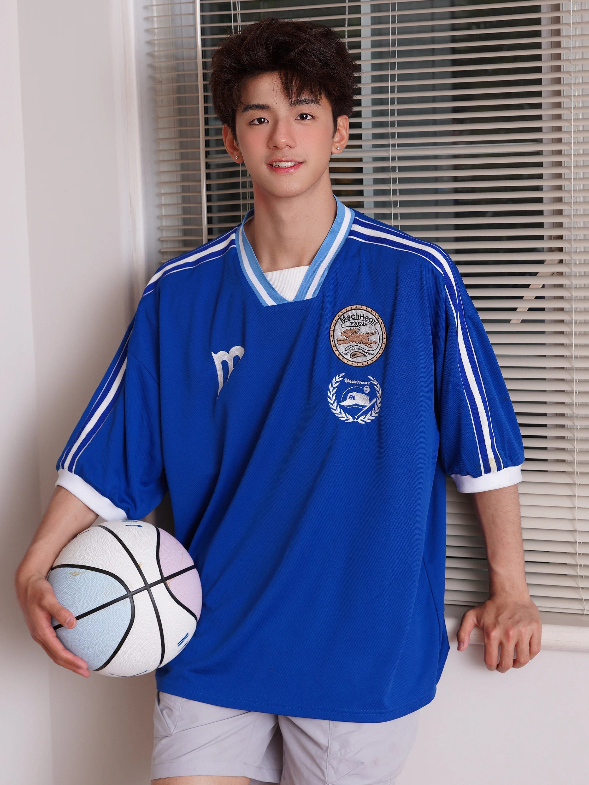 Мужская летняя футболка Mechheart Spor Retro Blokecore с вышивкой собаки, свободного кроя, с V-образным вырезом, модная
Мужская летняя футболка Mechheart Spor Retro Blokecore с вышивкой собаки, свободного кроя, с V-образным вырезом, модная