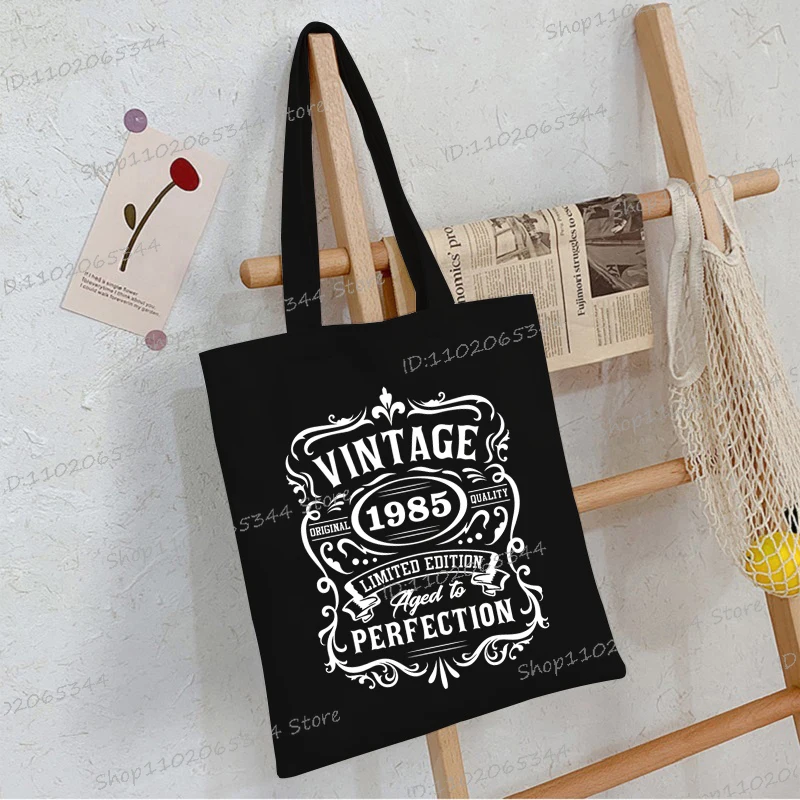 Fashion Vintage 1980 To 1989 Funny Shoulder Bag Women Men 40th Birthday Gifts Canvas Tote Bags Harajuku New Year Casual Handabgs
Fashion Vintage 1980 To 1989 Funny Shoulder Bag Women Men 40th Birthday Gifts Canvas Tote Bags Harajuku New Year Casual Handabgs