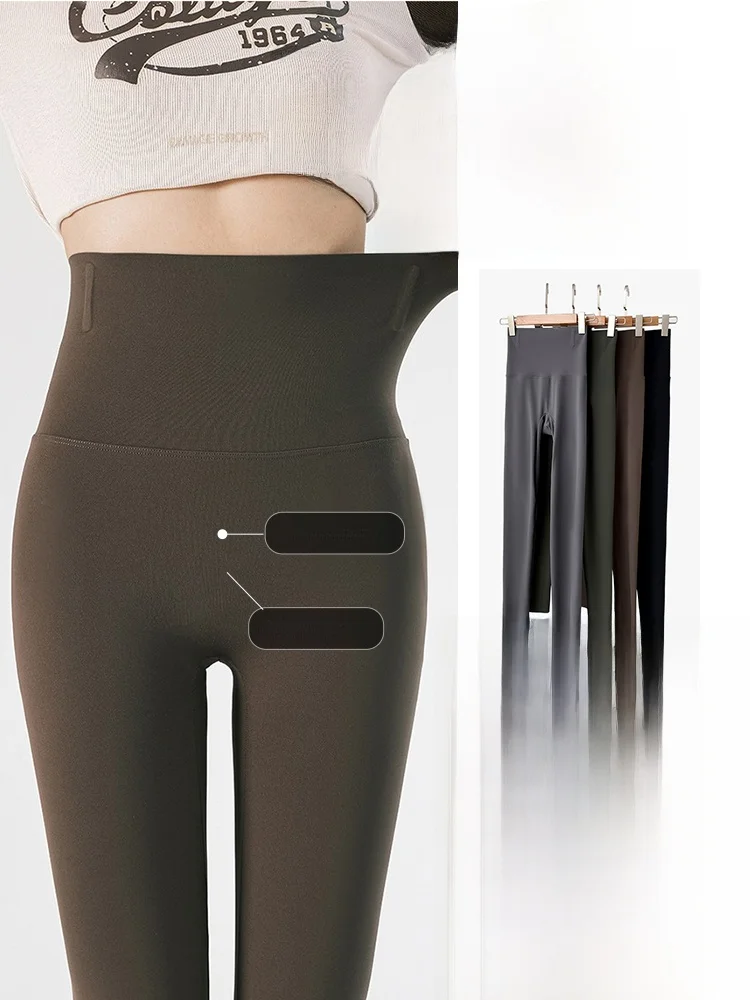 Коричневые женские леггинсы для йоги с высокой талией, осенне-зимние, больших размеров, на флисовой подкладке, с узором под кожу.
Коричневые женские леггинсы для йоги с высокой талией, осенне-зимние, больших размеров, на флисовой подкладке, с узором под кожу.