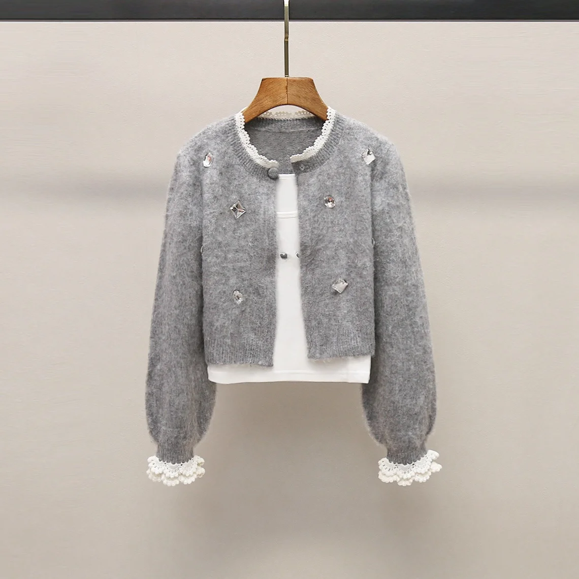 Soft Short Knitted Cardigan with Lace And Rhinestone Two-Piece Set Casual Style Women's Comfortable Knitted Sweater for Autumn
Soft Short Knitted Cardigan with Lace And Rhinestone Two-Piece Set Casual Style Women's Comfortable Knitted Sweater for Autumn