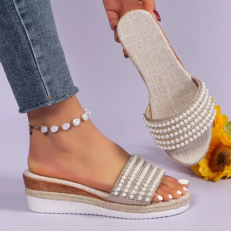 New Slides Women 2024 Summer New Fashion Outdoor Beach Slip-on Shoes Female Open Toed Flat Pearl Woman Slippers Luxury Fashion
New Slides Women 2024 Summer New Fashion Outdoor Beach Slip-on Shoes Female Open Toed Flat Pearl Woman Slippers Luxury Fashion