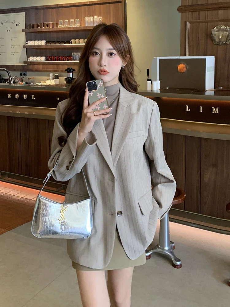 Casual Stripe Women's Jacket Small Size Fashionable Powerful Atmosphere Street Style Spring 2024 Polyester Fabric
Casual Stripe Women's Jacket Small Size Fashionable Powerful Atmosphere Street Style Spring 2024 Polyester Fabric