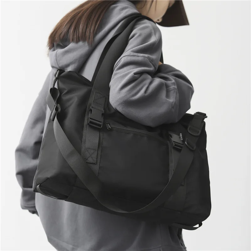 1pcs Nylon Travel Bag Large Capacity Handheld Crossbody Luggage Bag Daily Commute Sports Gym Tote for Travel & Daily Essentials
1pcs Nylon Travel Bag Large Capacity Handheld Crossbody Luggage Bag Daily Commute Sports Gym Tote for Travel & Daily Essentials