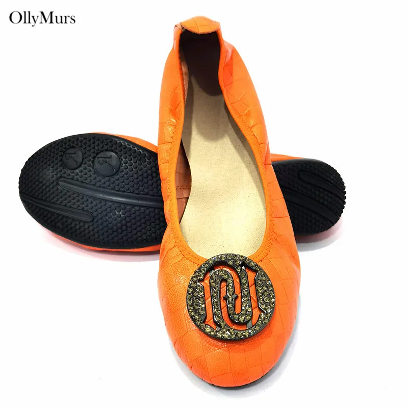 Новейшие весенние туфли в итальянском стиле из коровьей кожи с металлическим круглым носком, модные элегантные женские туфли на плоской подошве для вечеринок и торжественных мероприятий.
Новейшие весенние туфли в итальянском стиле из коровьей кожи с металлическим круглым носком, модные элегантные женские туфли на плоской подошве для вечеринок и торжественных мероприятий.