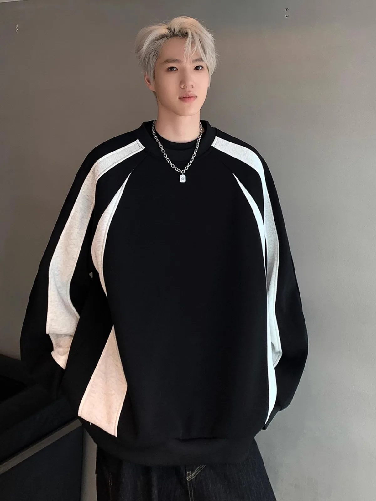 American striped splicing long sleeved men's 2025 autumn new trendy brand design sense loose casual jacket top
American striped splicing long sleeved men's 2025 autumn new trendy brand design sense loose casual jacket top