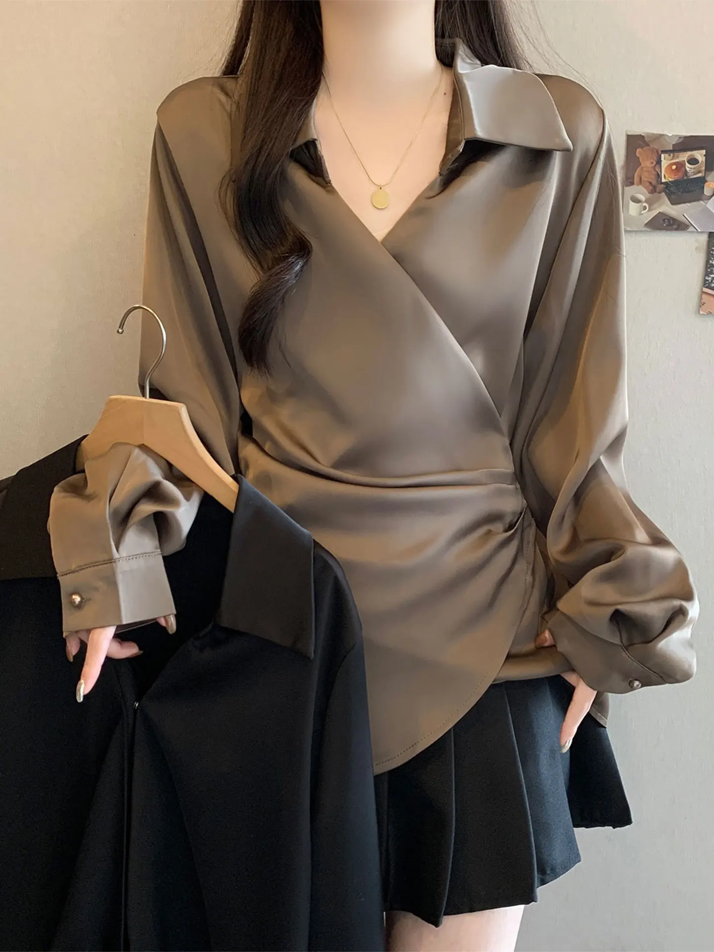 Женский повседневный топ с длинным рукавом, V-образным вырезом, асимметричным кроем, весна 2026, больших размеров, стройнящий, с эффектом высокого класса
Женский повседневный топ с длинным рукавом, V-образным вырезом, асимметричным кроем, весна 2026, больших размеров, стройнящий, с эффектом высокого класса