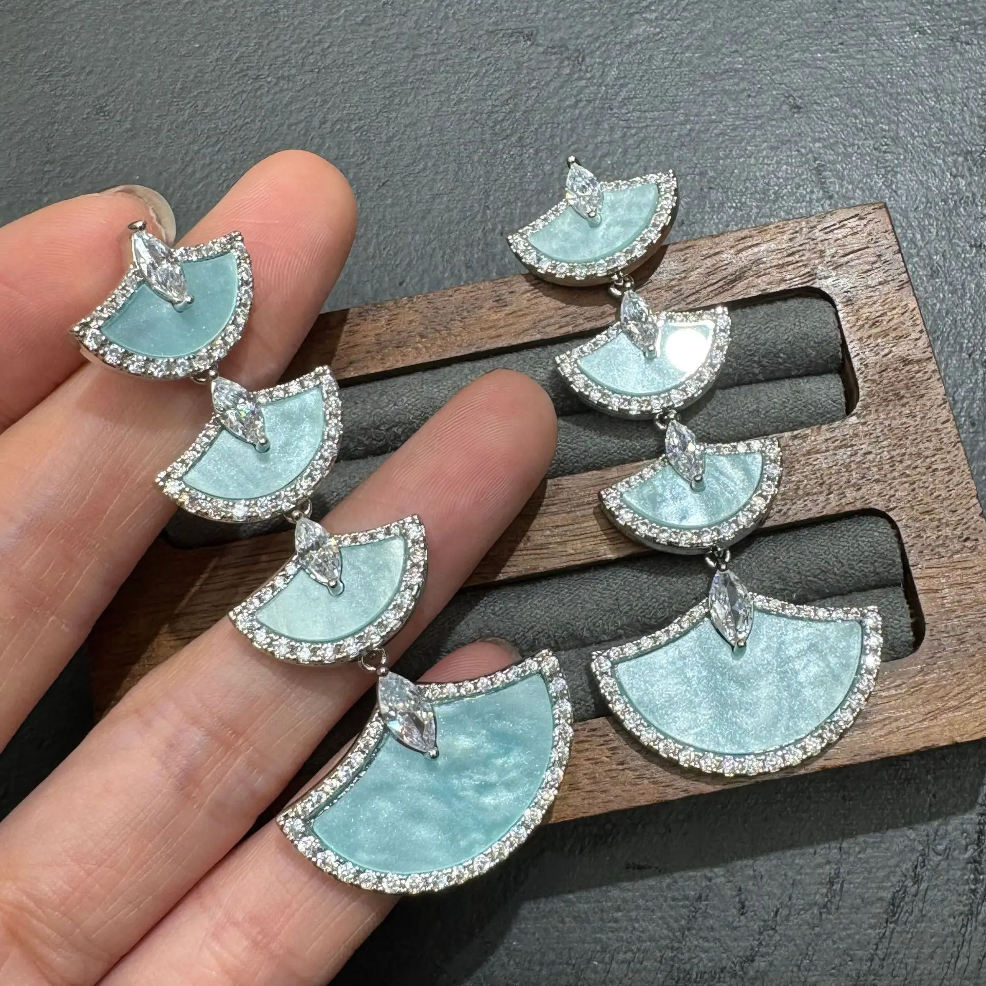 unique earrings for women imitation shell fan shaped dangling earrings white pink blue cute jewelry
unique earrings for women imitation shell fan shaped dangling earrings white pink blue cute jewelry
