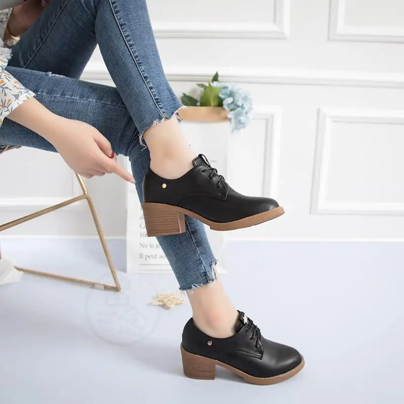 Женские повседневные туфли-слипоны с круглым носком, средней плотности, осенние, модные, на плоской подошве, с внутренней танкеткой, верх из ПВХ
Женские повседневные туфли-слипоны с круглым носком, средней плотности, осенние, модные, на плоской подошве, с внутренней танкеткой, верх из ПВХ