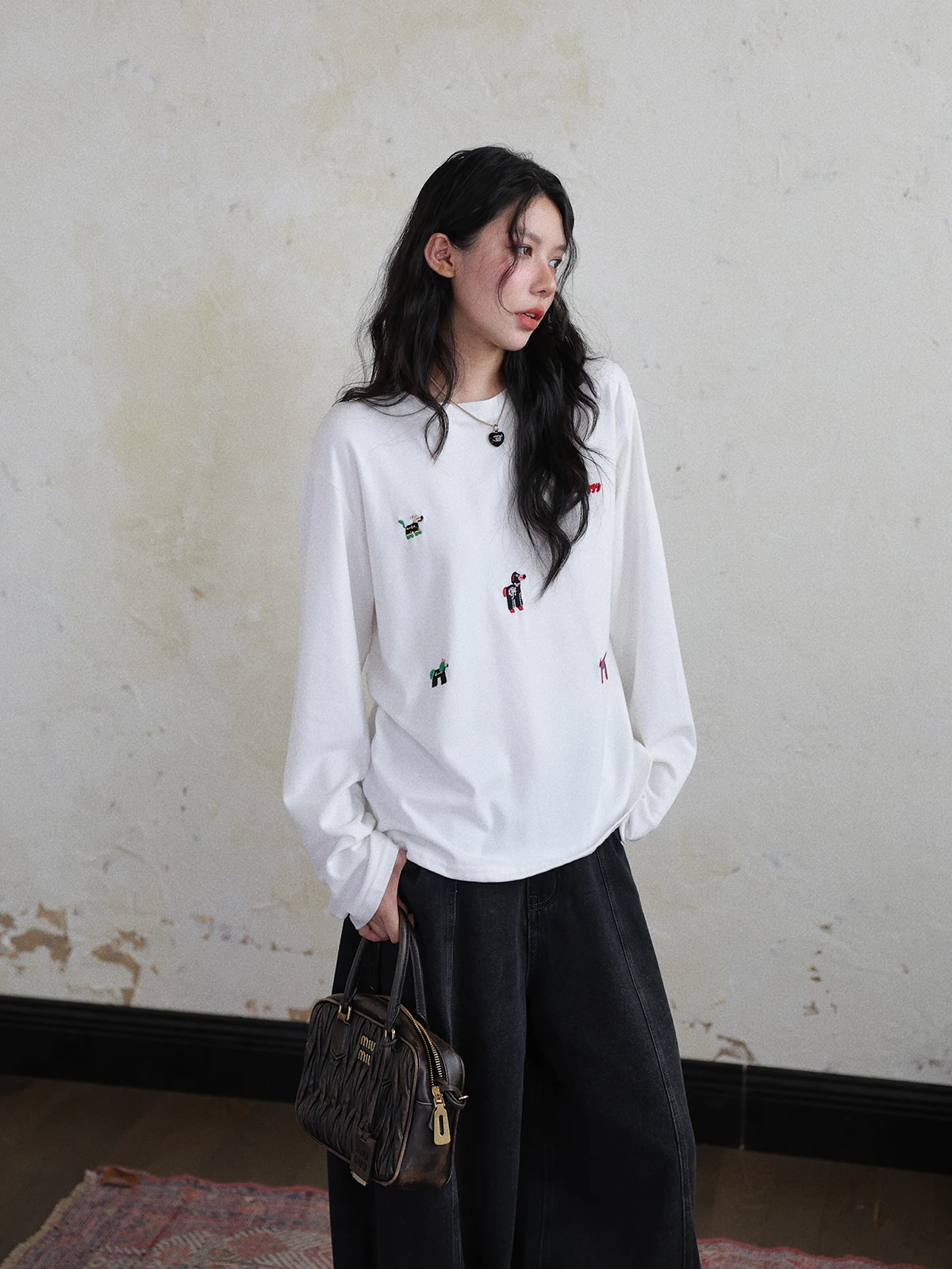 Женская свободная футболка с длинным рукавом и вышивкой DR Retro Dog, осенне-зимняя, универсальная, комфортная, с флисовым покрытием
Женская свободная футболка с длинным рукавом и вышивкой DR Retro Dog, осенне-зимняя, универсальная, комфортная, с флисовым покрытием