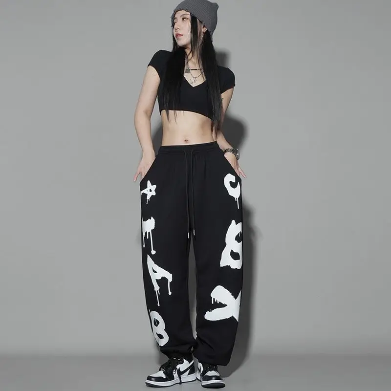 Y2k Hip Hop Vintage Women Loose Wide Leg Pants Korean Style New Letter Elastic Waist Dance Streetwear Sports Casual Trousers
Y2k Hip Hop Vintage Women Loose Wide Leg Pants Korean Style New Letter Elastic Waist Dance Streetwear Sports Casual Trousers